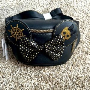 Loungefly Limited Edition Disney Minnie Main Pirates Of The Caribbean Fanny Pack